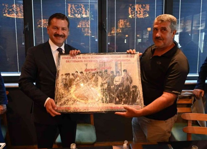 Balıkesir Büyükşehir Belediye Başkanı Yücel Yılmaz, Bandırmalı Muhtarlarla Buluştu