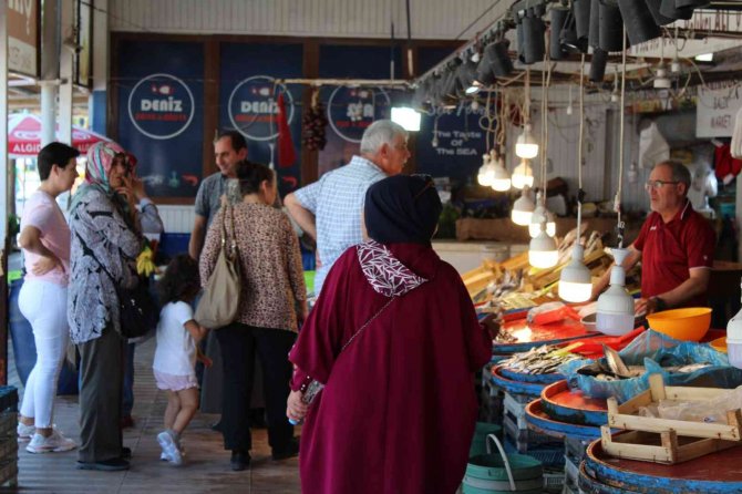 Bandırma Balık Halinde Tezgahlar Canlandı