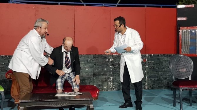 Başiskele Sahili’nde Tiyatro Keyfi