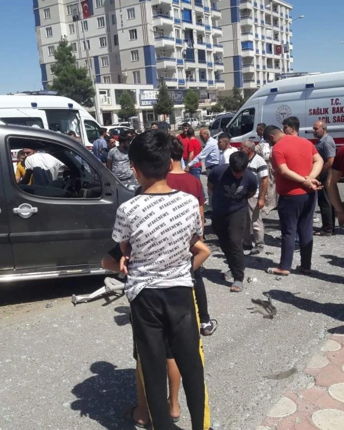 Batman’da Minibüs Durağına Dalan Kamyonet, Genç Kızı Hayattan Kopardı