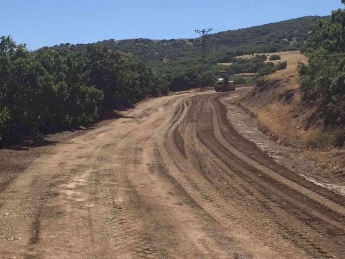 Genç’te Köy Yollarının Yapımı Sürüyor