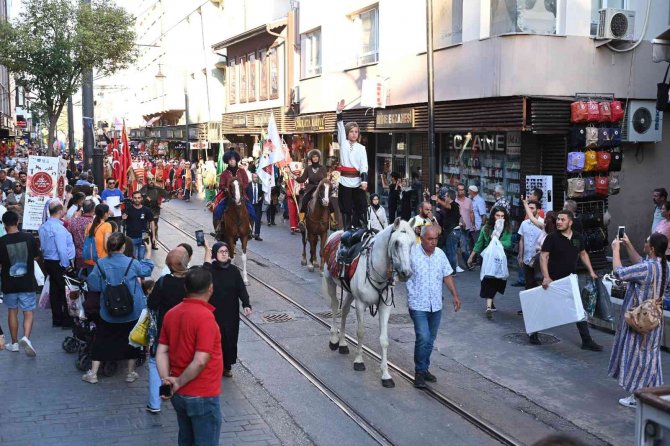 Türk Dünyası Ata Sporları Şenliği Renkli Kortej Yürüyüşüyle Başladı