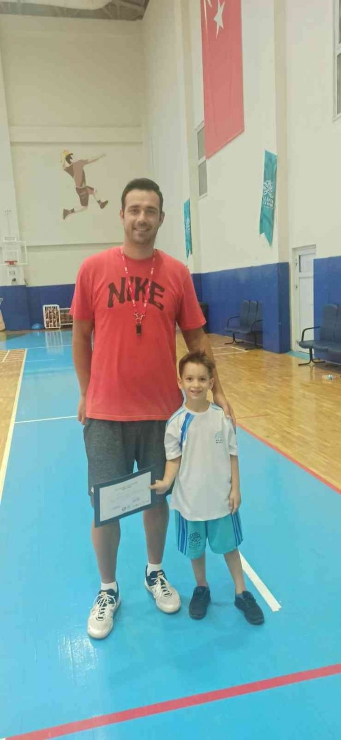 Nilüfer’in Minik Basketçileri Sertifikalarını Aldı