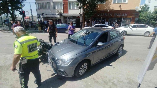 Bursa’da Yunus Polisleri İle Otomobil Çarpıştı: 2 Polis Yaralandı