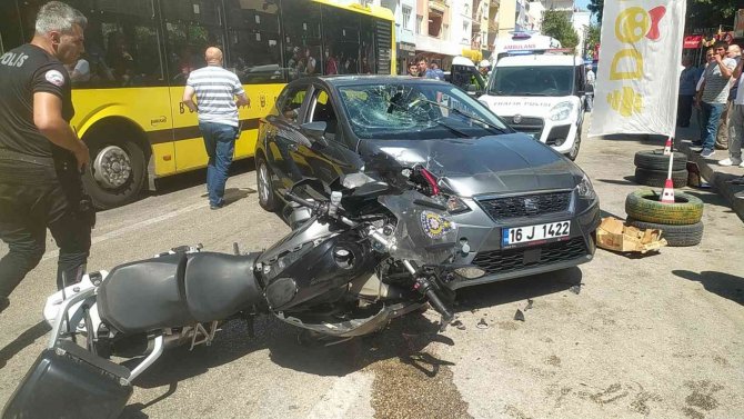 Bursa’da Yunus Polisleri İle Otomobil Çarpıştı: 2 Polis Yaralandı