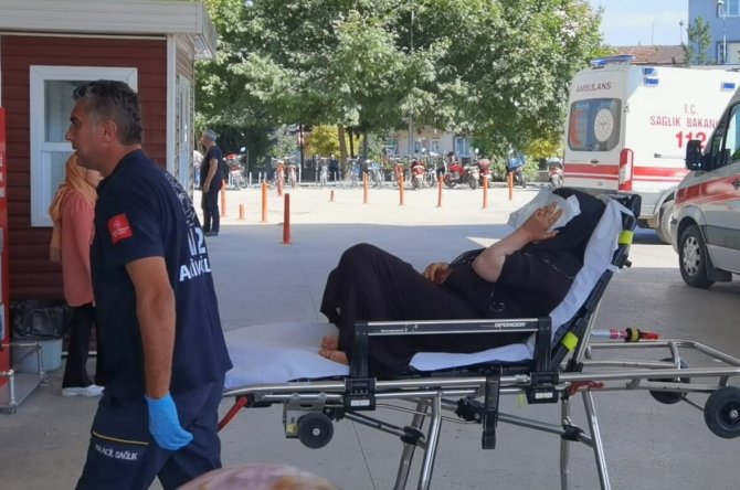 Hafif Ticari Araç Kanala Uçtu: 5 Yaralı