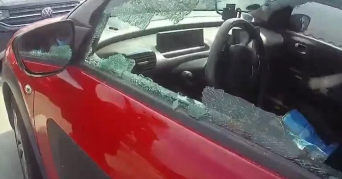 Çekya’da Arabada Bırakılan 3 Yaşındaki Çocuğu Polisler Kurtardı