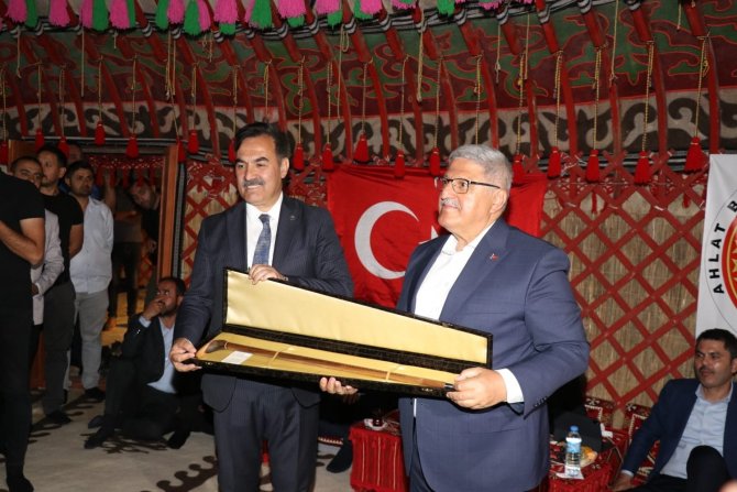 Bakan Kurum: “Selçuklu’nun Başkenti Ahlat Ülkemiz İçin Çok Önemli”