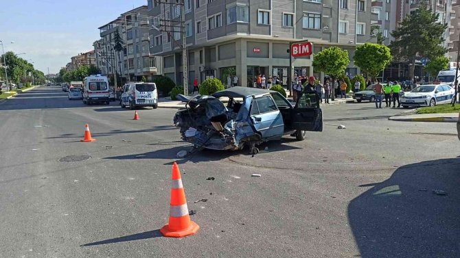 Freni Boşalan İş Makinesi, Yayalara Çarptı: 2 Ölü, 1 Yaralı