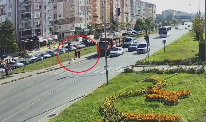 2 Kişinin Öldüğü Feci Kaza Güvenlik Kamerasında