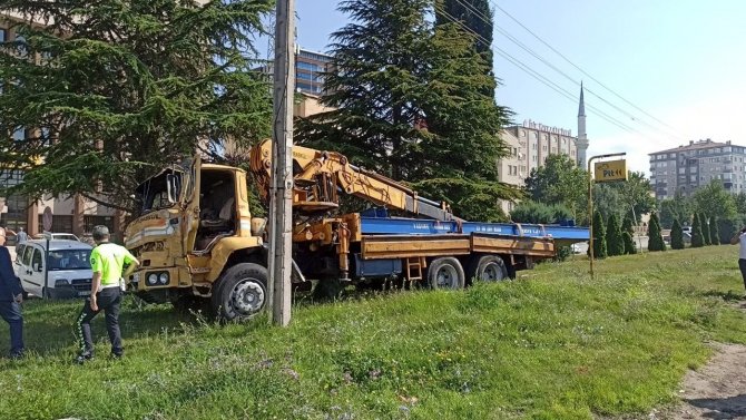 Freni Boşalan Vinç Dehşet Saçtı: 1 Ölü, 1 Yaralı