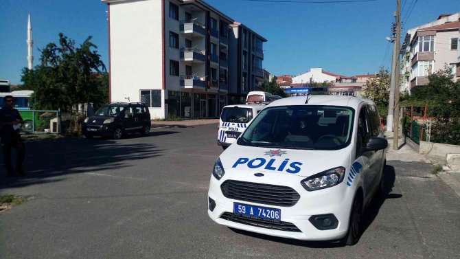 Dedikodu Tartışması Nedeniyle Öfkesinden Deliye Döndü, Komşusunu Bıçakladı