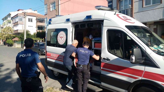 Dedikodu Tartışması Nedeniyle Öfkesinden Deliye Döndü, Komşusunu Bıçakladı