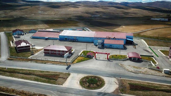 Babacan’ın Erzurum Ziyaretindeki İcraat Konuşmaları Kentte Mizah Konusu Oldu