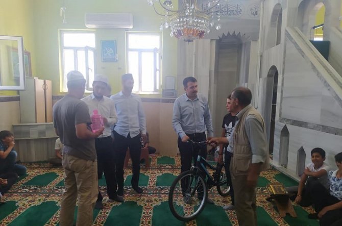 Kaymakam Yurdagül’den Kur’an-ı Kerim Öğrenen Öğrencilere Bisiklet Hediyesi