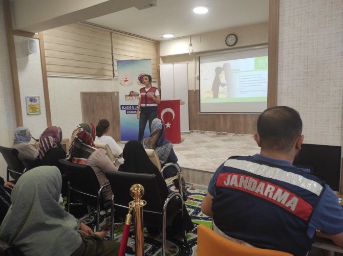 Elazığ’da ‘En İ̇yi Narkotik Polisi Anne’ Projesi