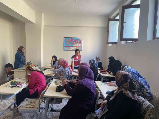 Elazığ’da ‘En İ̇yi Narkotik Polisi Anne’ Projesi