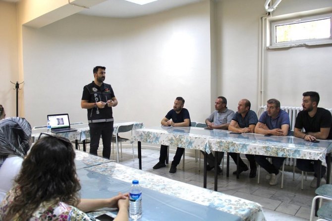 Sağlık Personeline Madde Bağımlılığı Anlatıldı