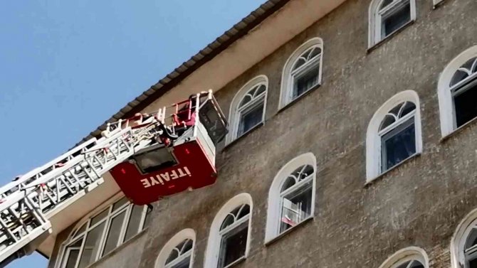 Anne Anahtarı Evde Unuttu, 1 Yaşındaki Bebek Evde Mahsur Kaldı