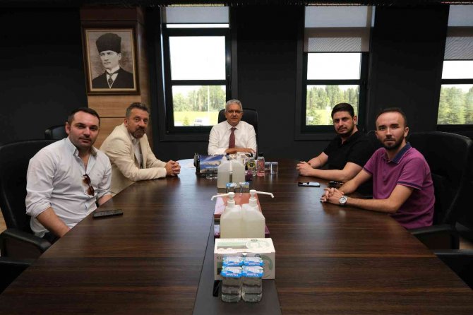 Başkan Küpeli, “Bu Zor Günlerde Bir Gün Geçecek, Eskişehirspor Tekrar Eski Parlak Günlerine Dönecek”