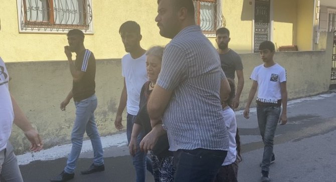 Kartal’da 4 Katlı Binanın Giriş Katında Yangın Çıktı: Ev Sahibi Fenalık Geçirdi