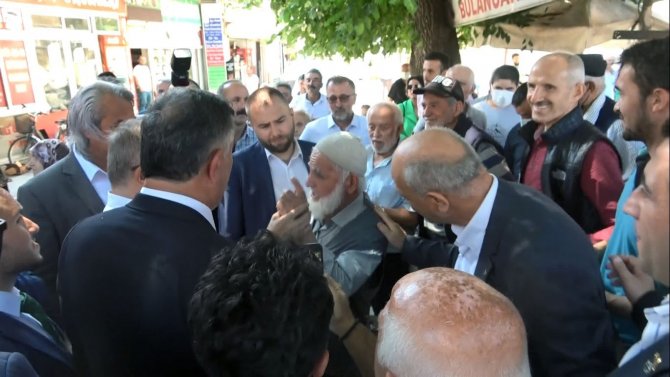 Davutoğlu, Giresun’da Vatandaşın Tepkisiyle Karşılaştı