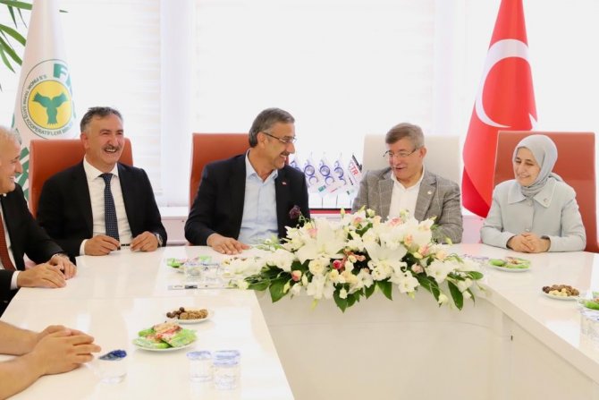 Davutoğlu’ndan Fi̇skobi̇rli̇k’e Ziyaret