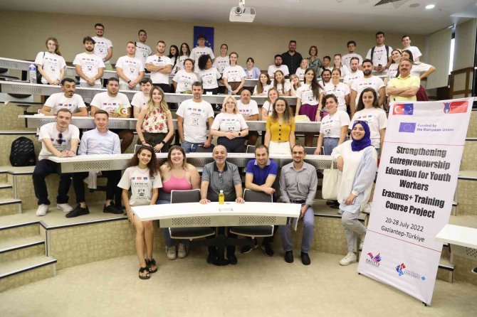 “Gençlik Çalışanları İçin Girişimcilik Eğitiminin Güçlendirilmesi” Projesi Hkü’de Açıldı