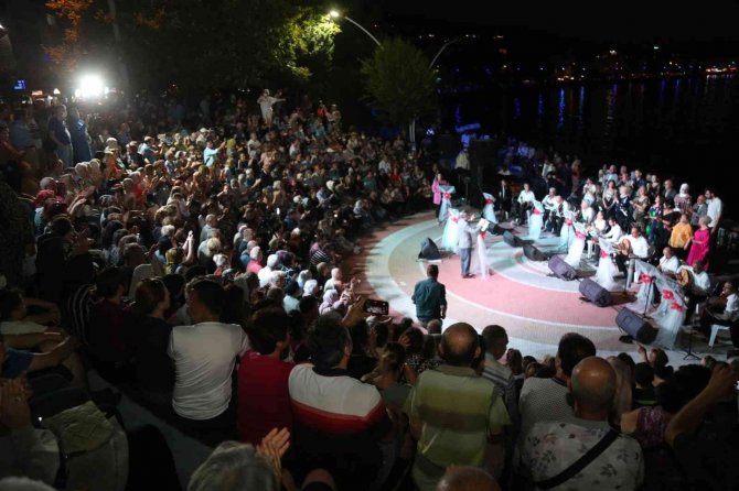 Türk Sanat Müziği Korosu Kulakların Pasını Sildi