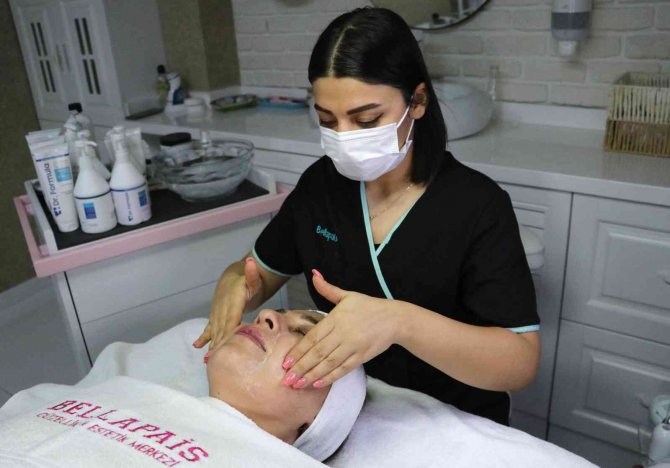 Güzellik Uzmanı Çekinmez Uyardı: “Gereksiz Estetik Ciddi Sorunlara Yol Açıyor”