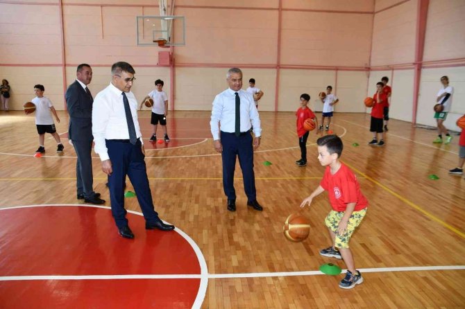 Vali Gürel, Sporcularla Bir Araya Geldi