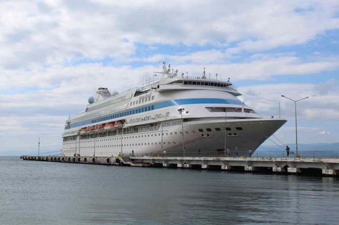 5 Yıl Aradan Sonra İlk Kruvaziyer Gemisi Sinop’a Yanaştı