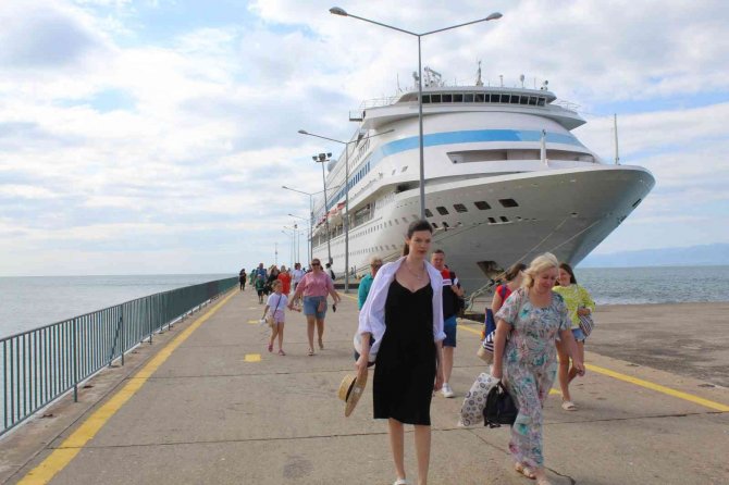 5 Yıl Aradan Sonra İlk Kruvaziyer Gemisi Sinop’a Yanaştı