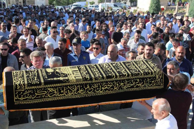 Otomobilin Çarpması Sonucu Ölen Çocuğa Acı Veda