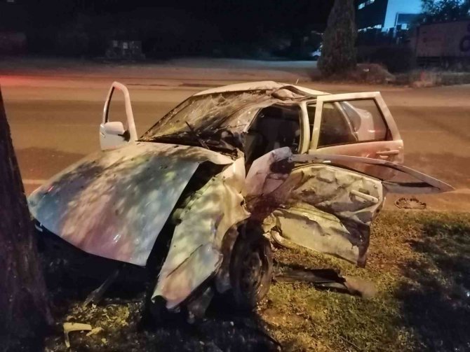 2 Otomobil Çarpıştı. 1’i Ağır 3 Yaralı