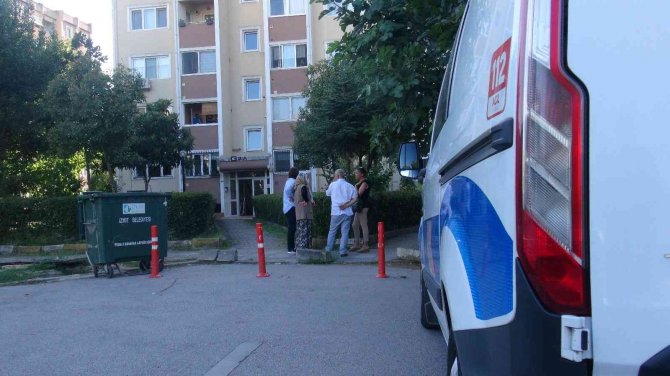 Kendisinden Haber Alınamıyordu, Kızı Ve Komşuları Tarafından Ölü Bulundu