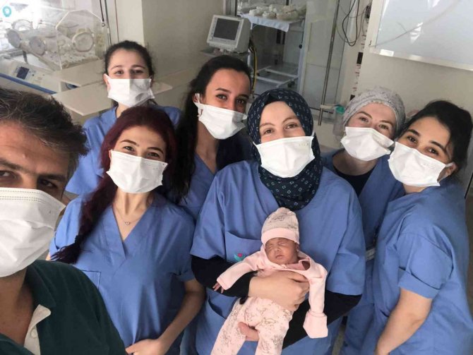 850 Gramlık Birsen Asel Bebek, 100 Günde Yaşama Tutundu