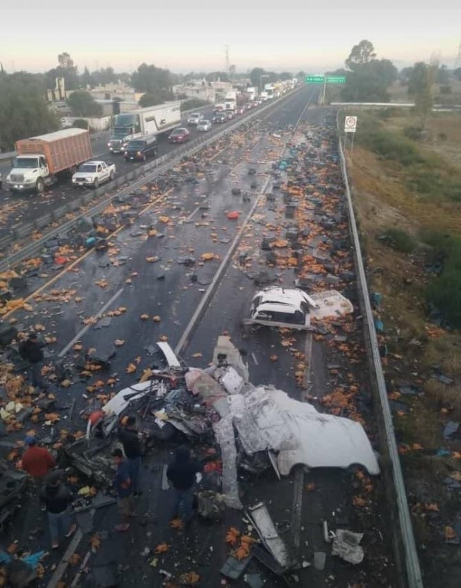 Meksika’da Tır Köprüye Çarptı: 1 Ölü
