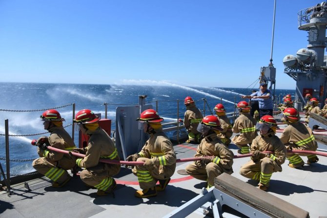 Deniz Harp Okulu Öğrencileri Çanakkale Şehitlerini Selamladı