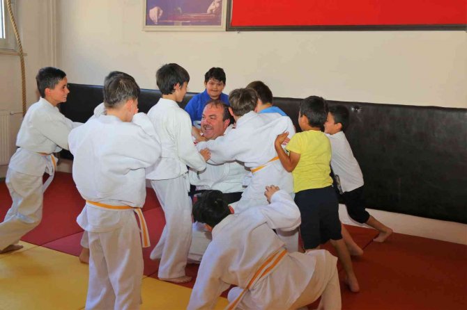 Spor İ̇l Müdürü, Minik Judocular İle Mindere Çıktı