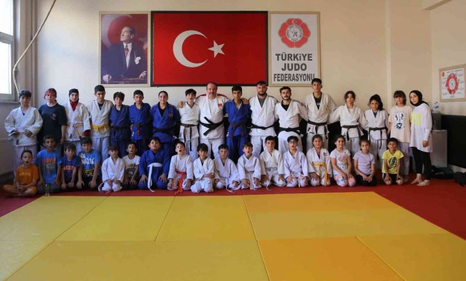Spor İ̇l Müdürü, Minik Judocular İle Mindere Çıktı
