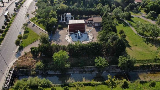 Pendik’te İ̇ski̇’ye Ait Atık Su Kanalından Yayılan Kötü Kokular Vatandaşı Bezdirdi