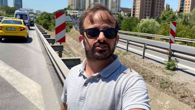 Ataşehir’de, Motosiklet Ticari Taksiye Çarptı