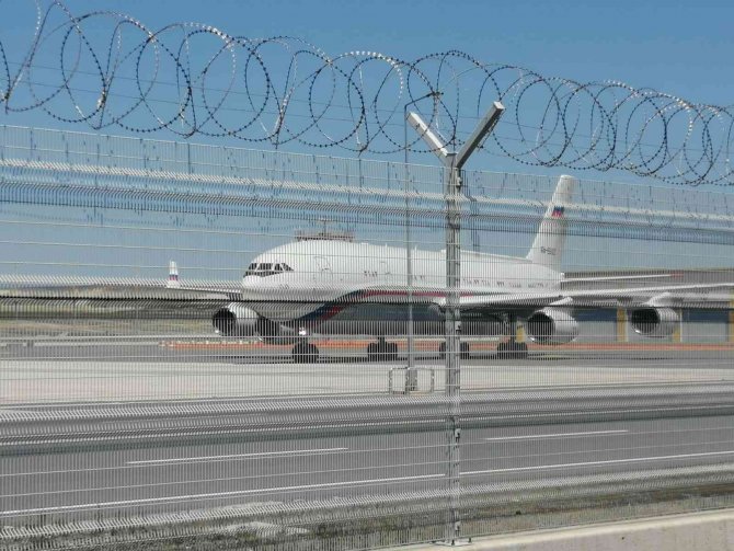 Rusya Savunma Bakanı Sergey Şoygu Ve Beraberindeki Heyet, Tahıl Sevkiyatı Anlaşmasına İmza Atmak İçin İ̇stanbul’a Geldi. Rus Heyeti Taşıyan Uçak İ̇stanbul Havalimanı’na İndi.