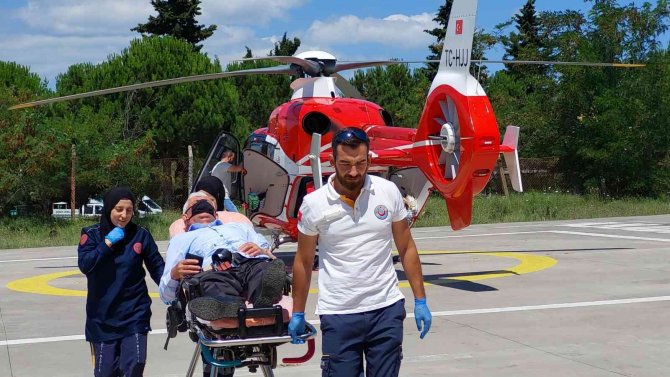 Ambulans Helikopter, Tarlada Hastalanan Köylünün Yardımına Yetişti