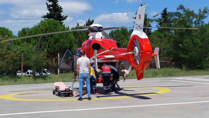 Ambulans Helikopter, Tarlada Hastalanan Köylünün Yardımına Yetişti