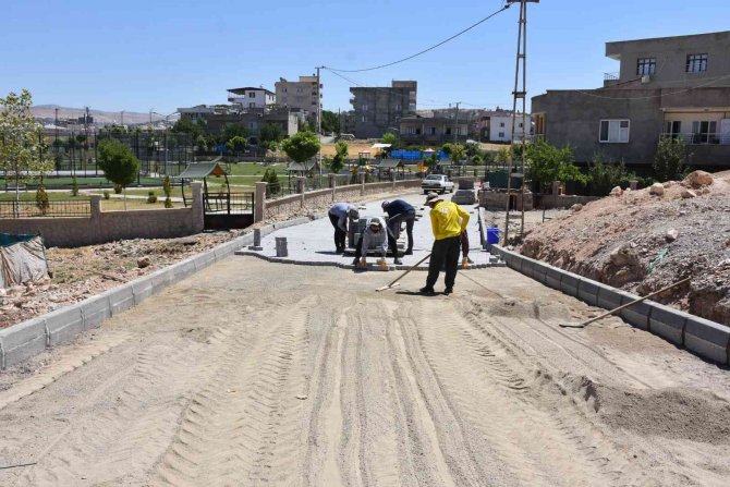 Siirt’te Mahallelerde Kilitli Parke Taşı Döşeme Ve Kaldırım Yenileme Çalışmaları Başladı