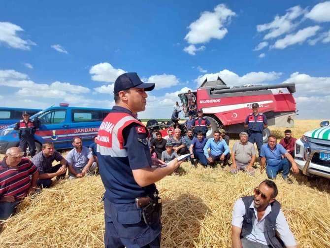 Jandarmadan Çiftçilere Anız Yangını Eğitimi