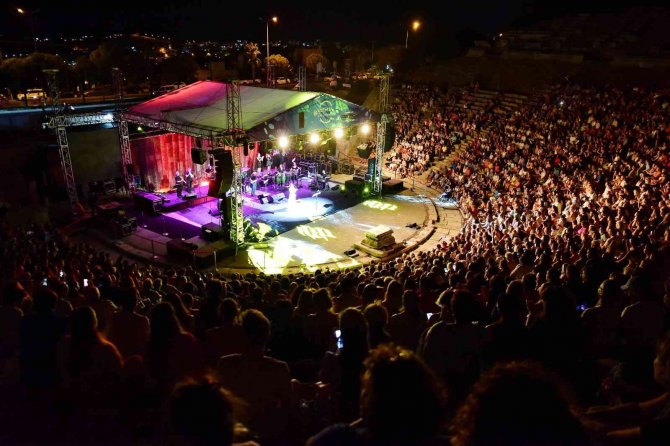 Bodrum’da Candan Erçetin’e Sevgi Seli