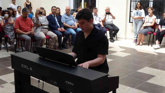 Otizmli Öğrencilerden Konser